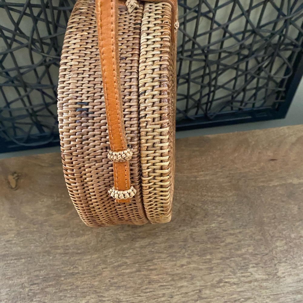 Crossbody - Picture 3 of 4